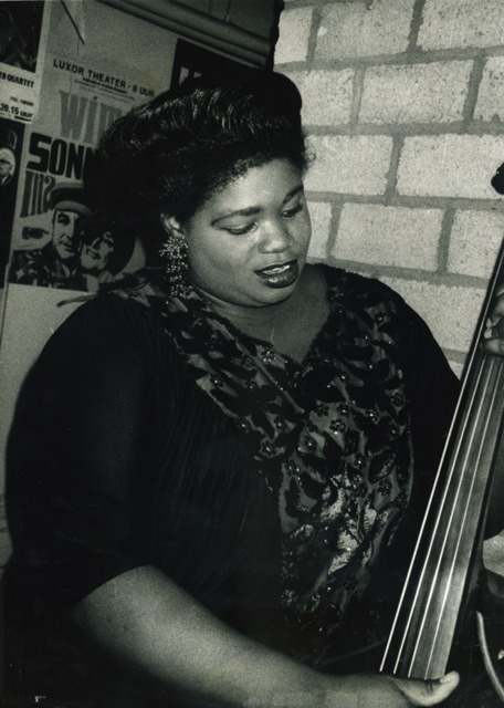 http://www.theaccapellaqueen.com/images/missie_bw_upright_bass.jpg